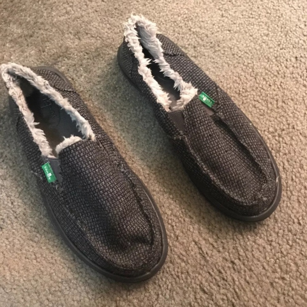 Sanuk Calichill Black Gray Fuzzy Slippers